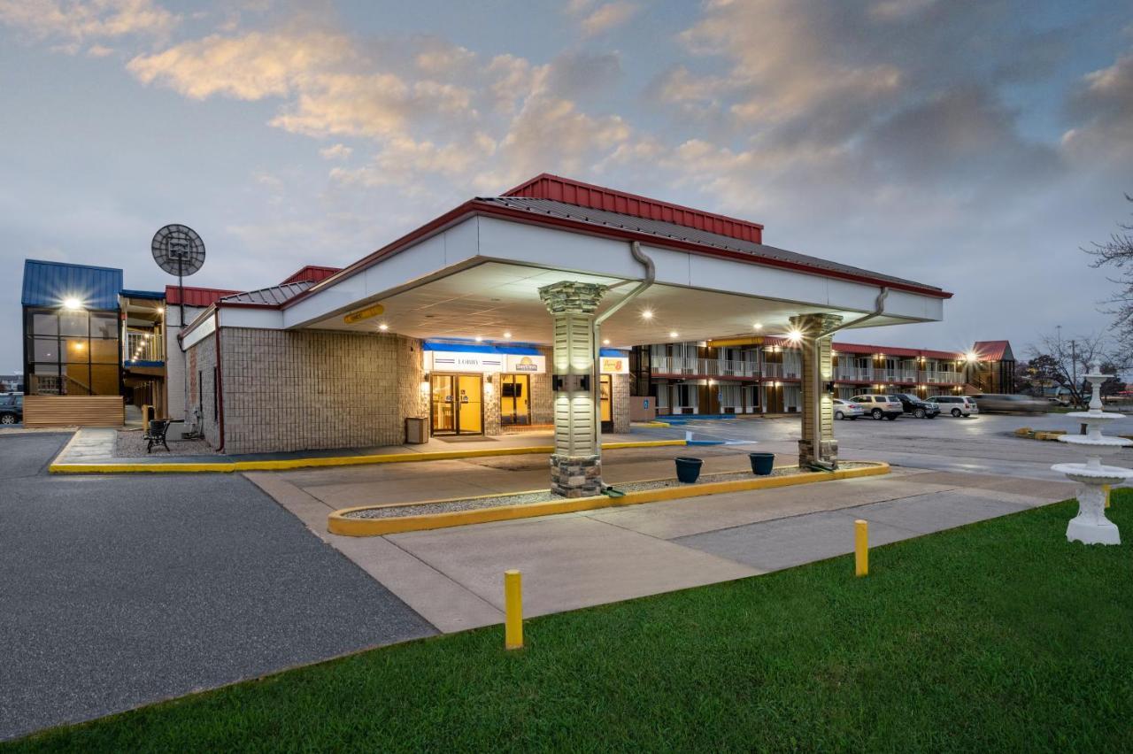 Hotel Super 8 By Wyndham Perrysburg-Toledo Extérieur photo