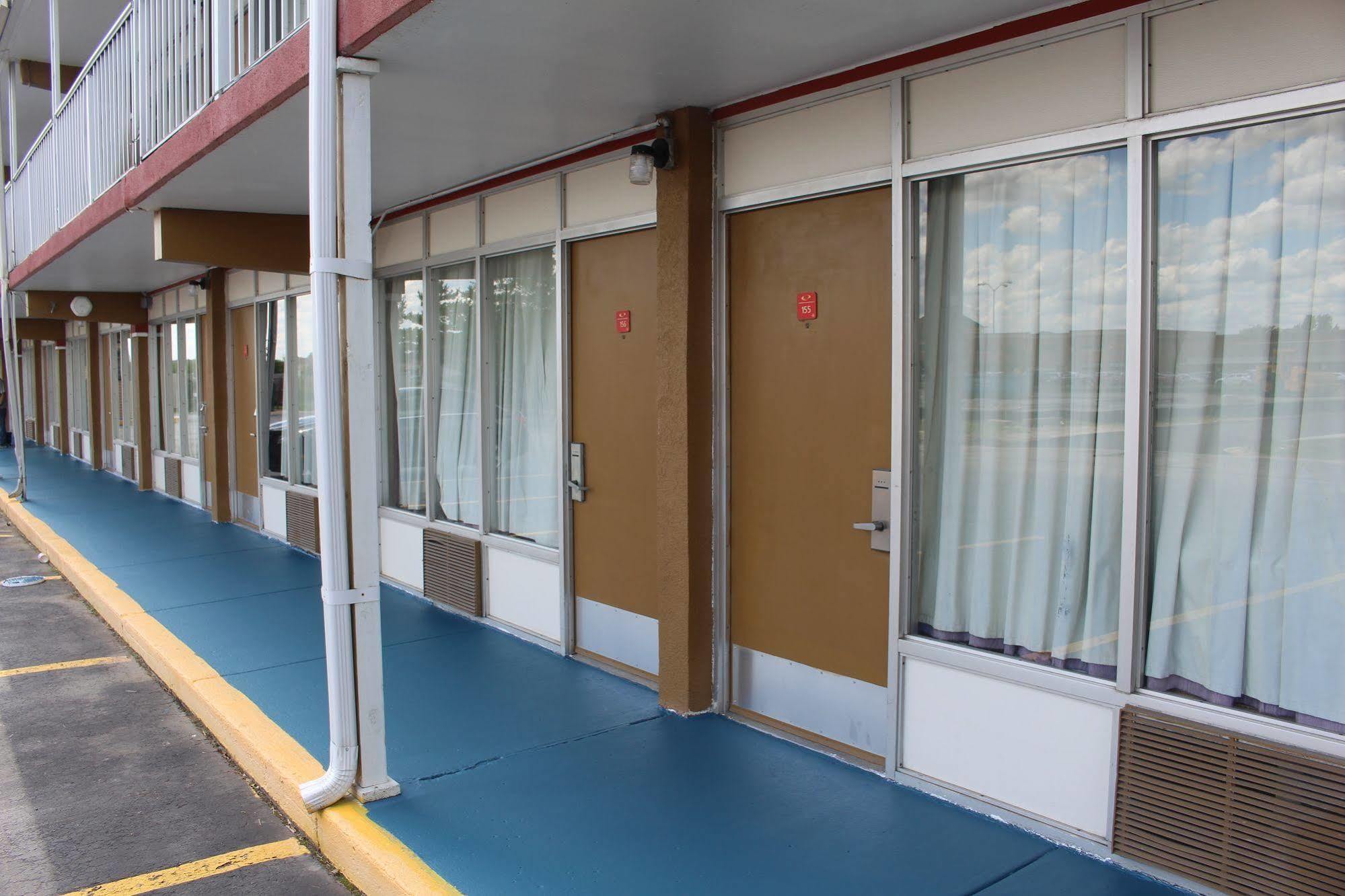 Hotel Super 8 By Wyndham Perrysburg-Toledo Extérieur photo